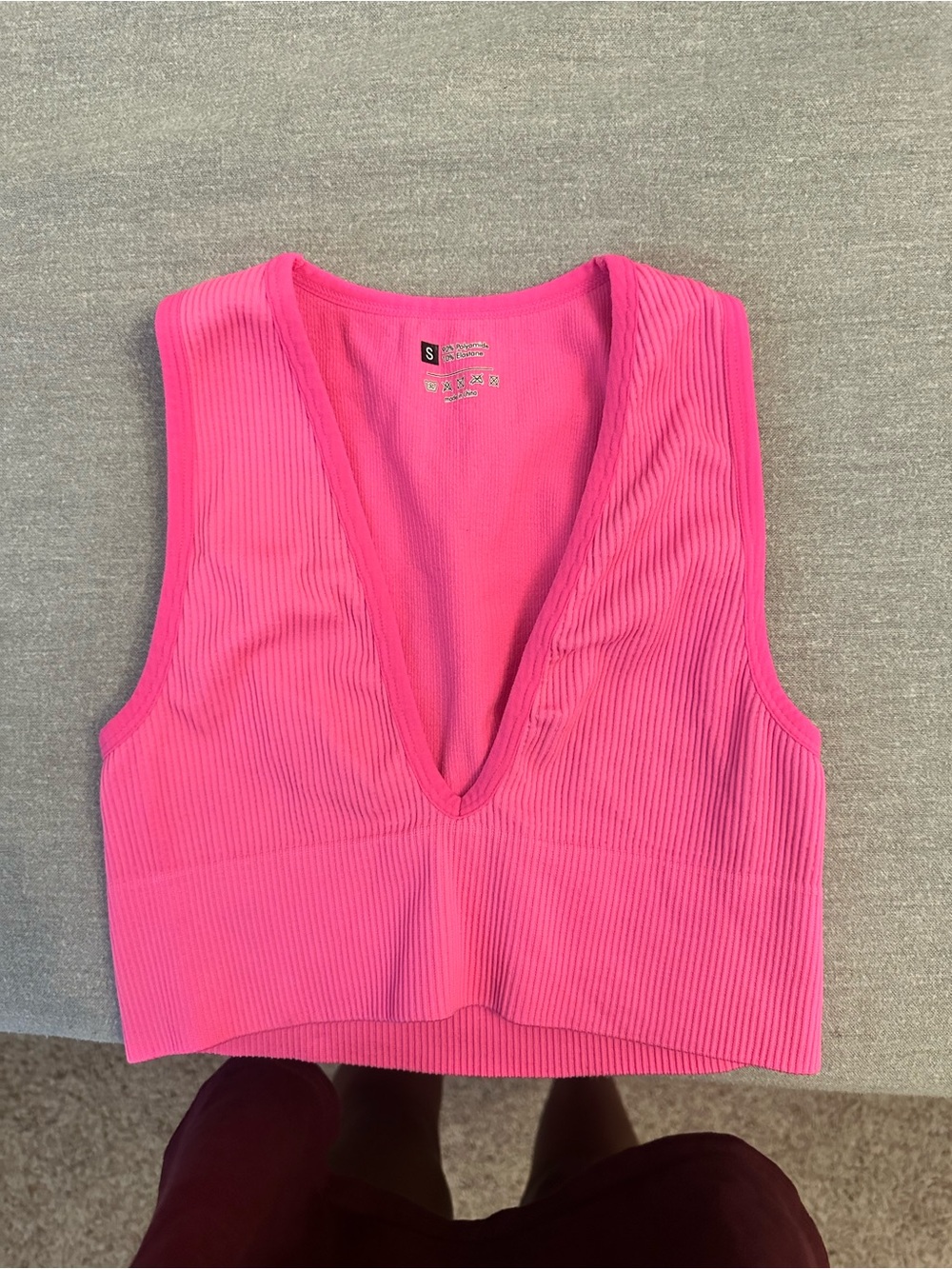 Athletic Pink Ribbed V-Neck Crop Top size small